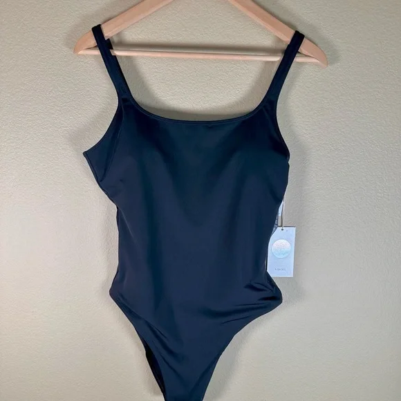 NWT Vuori Encinitas One-Piece Top in Black - Picture 5 of 7